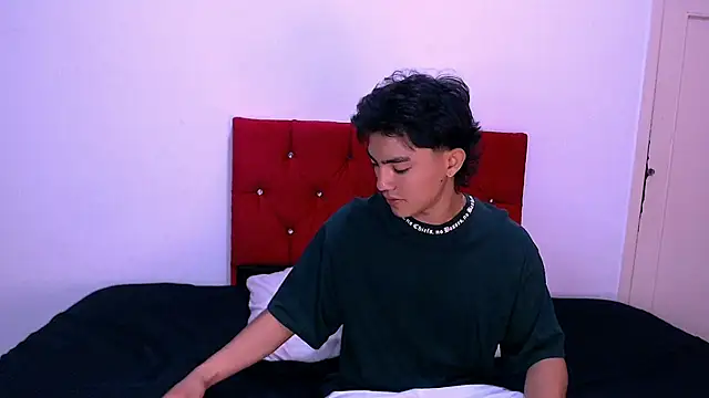 Snapshot of RomeoMillerr chatting on 21, 11, 2025 RomeoMillerr online show from 21, 11, 2025