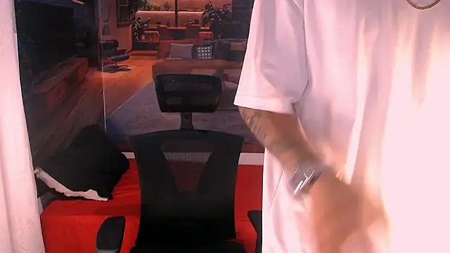 Snapshot of RomeoMillerr chatting on 4, 12, 2025 RomeoMillerr online show from 4, 12, 2025