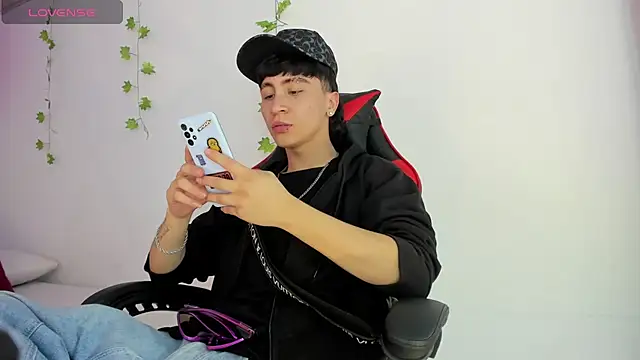 XaanderGrey online show from 13, 12, 2025