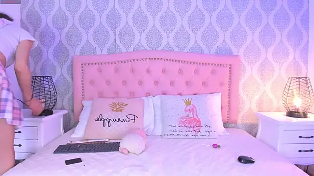 Snapshot of kendallspears_1 chatting on 14, 11, 2025 kendallspears 1 online show from 14, 11, 2025