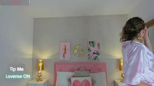 Snapshot of kendallspears_1 chatting on 4, 12, 2025 kendallspears 1 online show from 4, 12, 2025