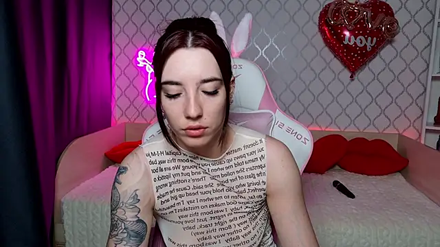 Snapshot of Curious_Lily chatting on 28, 3, 2026 Curious Lily online show from 28, 3, 2026