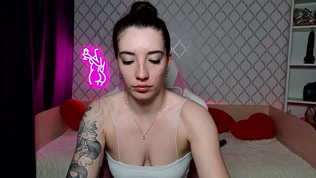 Snapshot of Curious_Lily chatting on 6, 5, 2026 Curious Lily online show from 6, 5, 2026
