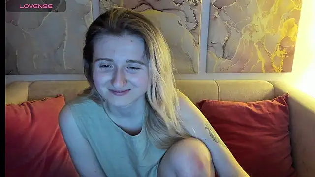 Snapshot of CamillaDreamer chatting on 19, 4, 2026 CamillaDreamer online show from 19, 4, 2026