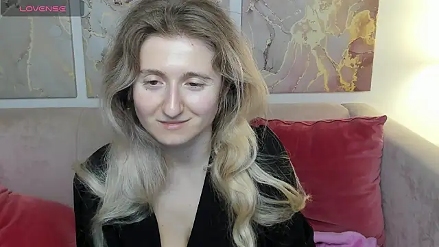 Snapshot of CamillaDreamer chatting on 4, 5, 2026 CamillaDreamer online show from 4, 5, 2026