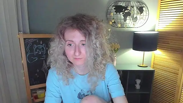 Snapshot of CamillaDreamer chatting on 9, 5, 2026 CamillaDreamer online show from 9, 5, 2026