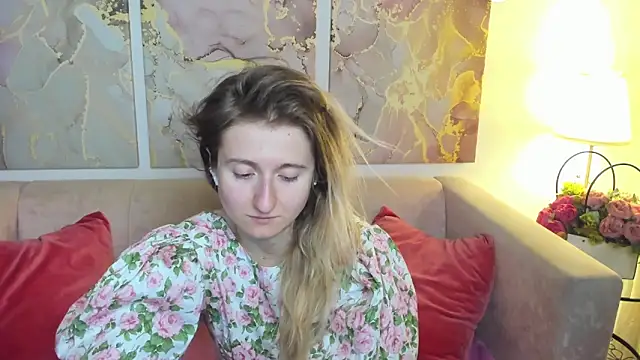 Snapshot of CamillaDreamer chatting on 10, 6, 2026 CamillaDreamer online show from 10, 6, 2026