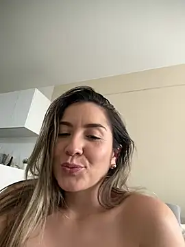 Snapshot of Mariana_gom chatting on 6, 7, 2026 Mariana gom online show from 6, 7, 2026