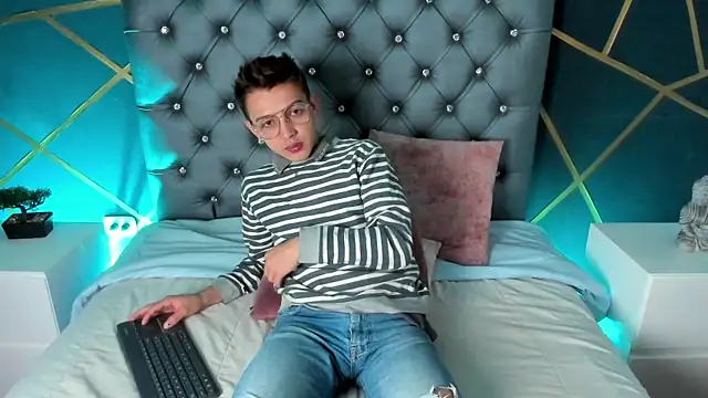 Snapshot of Lian_Miller1_ chatting on 1, 10, 2025 Lian Miller1 online show from 1, 10, 2025