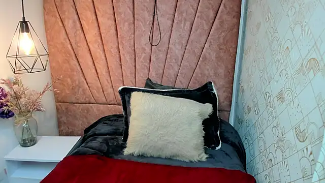 Issa Milf   online show from 25, 11, 2025