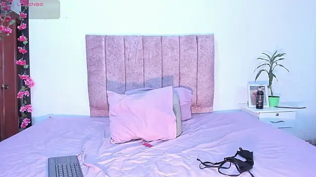 Snapshot of Mila_1wood chatting on 8, 2, 2026 Mila 1wood online show from 8, 2, 2026