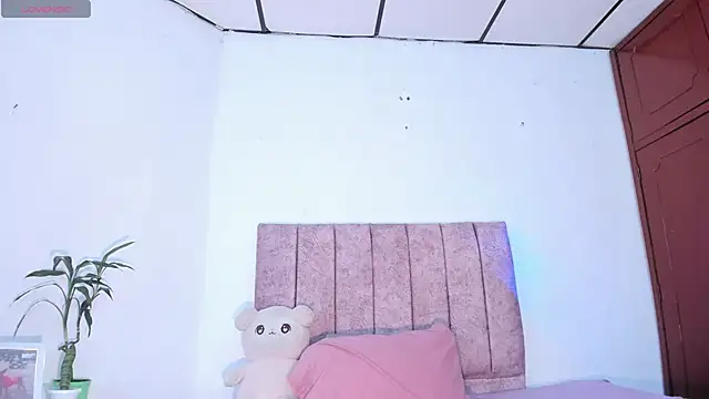 Snapshot of Mila_1wood chatting on 25, 4, 2026 Mila 1wood online show from 25, 4, 2026