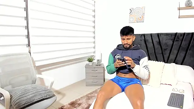 Taylormaccurdy  online show from 7, 10, 2025