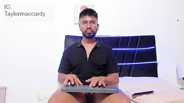 Taylormaccurdy  online show from 5, 12, 2025