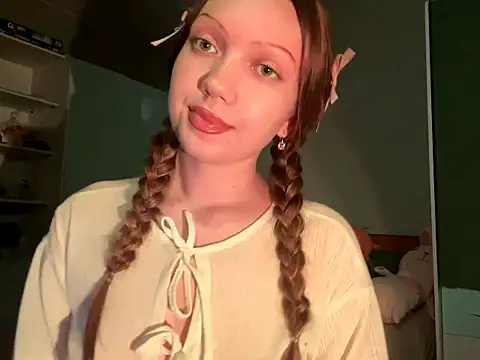 Snapshot of EmiIyKitty chatting on 19, 10, 2025 EmiIyKitty online show from 19, 10, 2025
