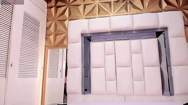 violet milleer online show from 23, 10, 2025