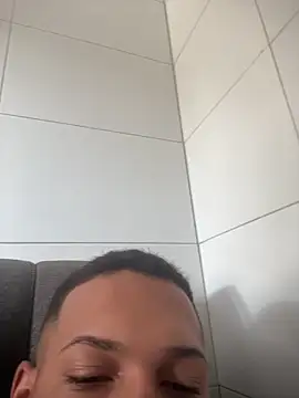 Snapshot of MCLZK chatting on 13, 4, 2026 MCLZK online show from 13, 4, 2026