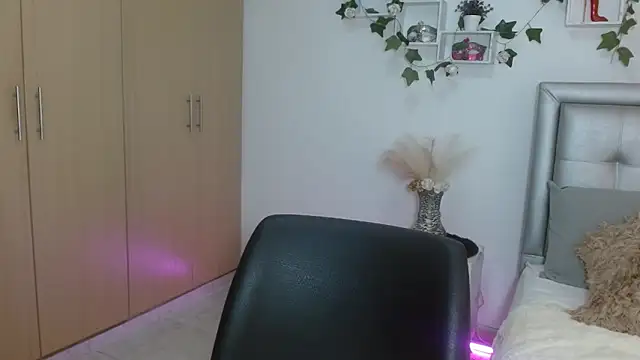 Snapshot of mia_star_2 chatting on 6, 2, 2026 mia star 2 online show from 6, 2, 2026