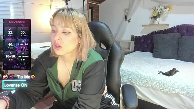 Snapshot of sophialyh_1 chatting on 6, 3, 2026 sophialyh 1 online show from 6, 3, 2026