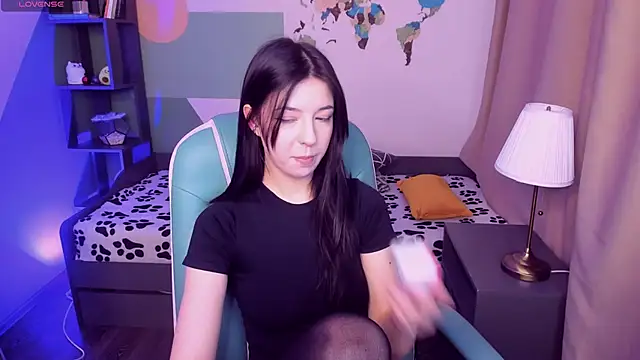 Snapshot of Azaliya_Haze chatting on 6, 2, 2026 Azaliya Haze online show from 6, 2, 2026