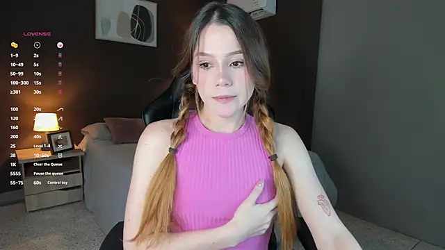 Snapshot of Alexandra-16 chatting on 13, 10, 2025 Alexandra-16 online show from 13, 10, 2025