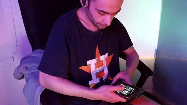 Snapshot of highinhtxx chatting on 25, 3, 2026 highinhtxx online show from 25, 3, 2026