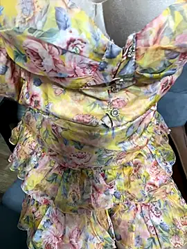 Snapshot of lee_ly chatting on 20, 10, 2025 lee ly online show from 20, 10, 2025