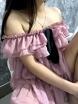 Snapshot of lee_ly chatting on 5, 12, 2025 lee ly online show from 5, 12, 2025