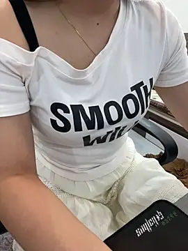 Snapshot of lee_ly chatting on 4, 4, 2026 lee ly online show from 4, 4, 2026