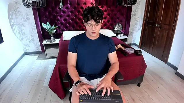 Snapshot of DyllanCooper chatting on 7, 11, 2025 DyllanCooper online show from 7, 11, 2025