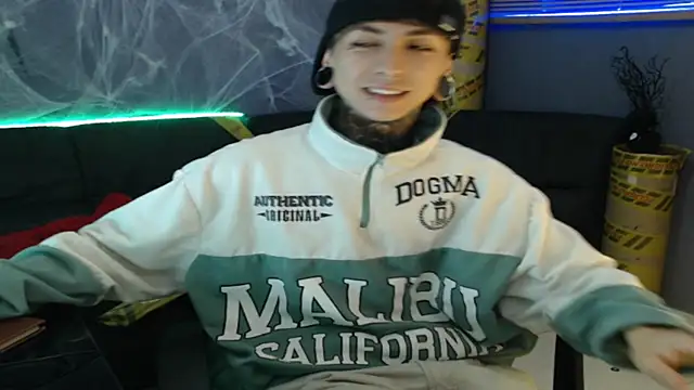 Snapshot of Kuregari_xs chatting on 26, 10, 2025 Kuregari xs online show from 26, 10, 2025