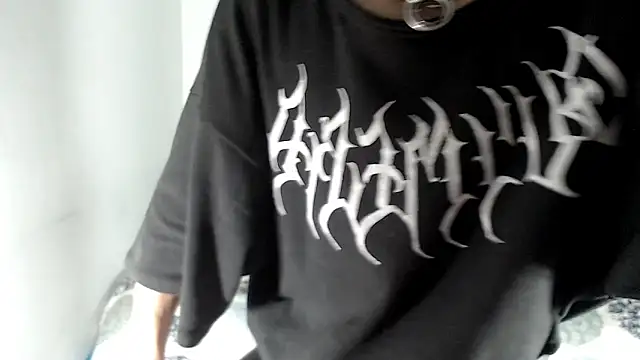 Snapshot of Kuregari_xs chatting on 15, 12, 2025 Kuregari xs online show from 15, 12, 2025