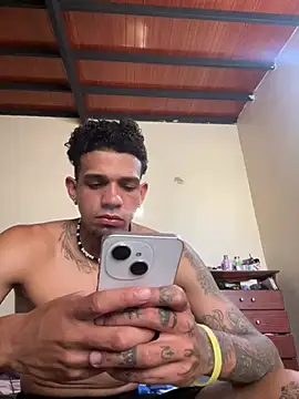 Snapshot of Valentino-elTuyo chatting on 2, 2, 2026 Valentino-elTuyo online show from 2, 2, 2026