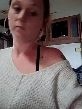 Snapshot of Queen2454 chatting on 11, 4, 2026 Queen2454 online show from 11, 4, 2026