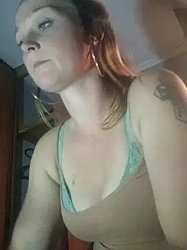 Snapshot of Queen2454 chatting on 13, 4, 2026 Queen2454 online show from 13, 4, 2026