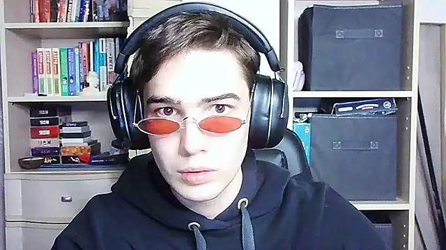 Snapshot of _Chris_Next_Door_ chatting on 2, 10, 2025  Chris Next Door  online show from 2, 10, 2025