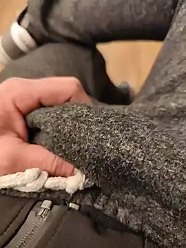 Snapshot of thonyx93 chatting on 3, 12, 2025 thonyx93 online show from 3, 12, 2025