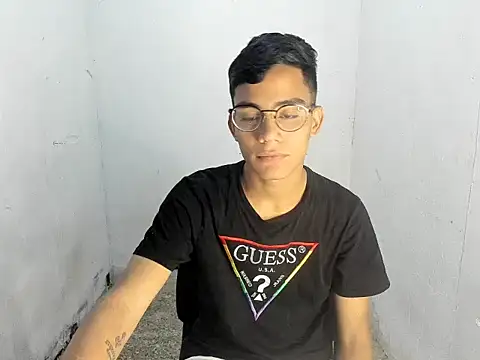 Snapshot of Deivi_colins_23 chatting on 16, 10, 2025 Deivi colins 23 online show from 16, 10, 2025