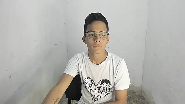 Snapshot of Deivi_colins_23 chatting on 25, 10, 2025 Deivi colins 23 online show from 25, 10, 2025