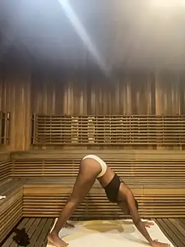 tia   fox online show from 25, 11, 2025