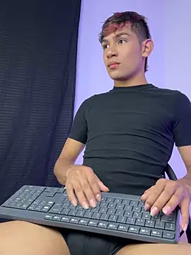 Snapshot of cherub_ chatting on 10, 11, 2025 cherub online show from 10, 11, 2025