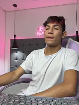 Snapshot of cherub_ chatting on 27, 11, 2025 cherub online show from 27, 11, 2025