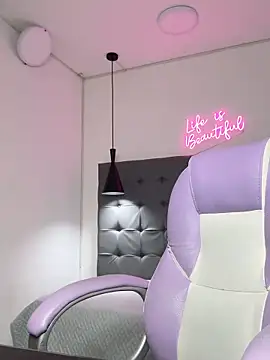 Snapshot of cherub_ chatting on 28, 11, 2025 cherub online show from 28, 11, 2025