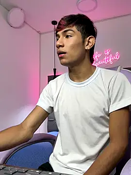 Snapshot of cherub_ chatting on 1, 12, 2025 cherub online show from 1, 12, 2025