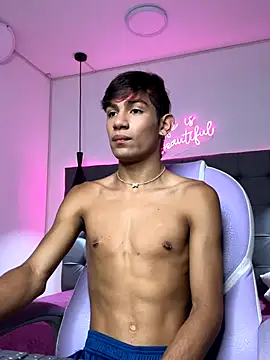 Snapshot of cherub_ chatting on 4, 12, 2025 cherub online show from 4, 12, 2025