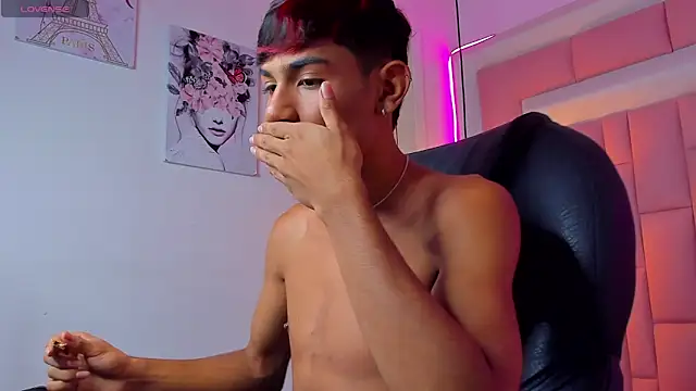 Snapshot of cherub_ chatting on 16, 12, 2025 cherub online show from 16, 12, 2025