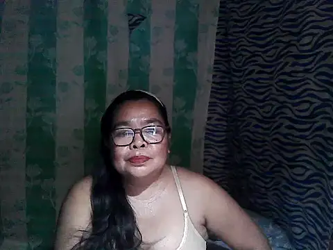 Snapshot of cris_tita chatting on 9, 4, 2026 cris tita online show from 9, 4, 2026