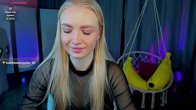 Snapshot of TessaGrays chatting on 4, 2, 2026 TessaGrays online show from 4, 2, 2026