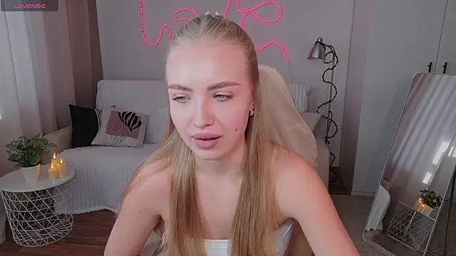 Snapshot of TessaGrays chatting on 9, 3, 2026 TessaGrays online show from 9, 3, 2026