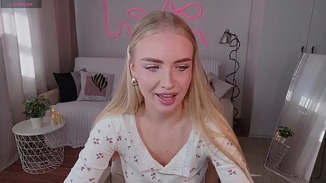 Snapshot of TessaGrays chatting on 14, 3, 2026 TessaGrays online show from 14, 3, 2026